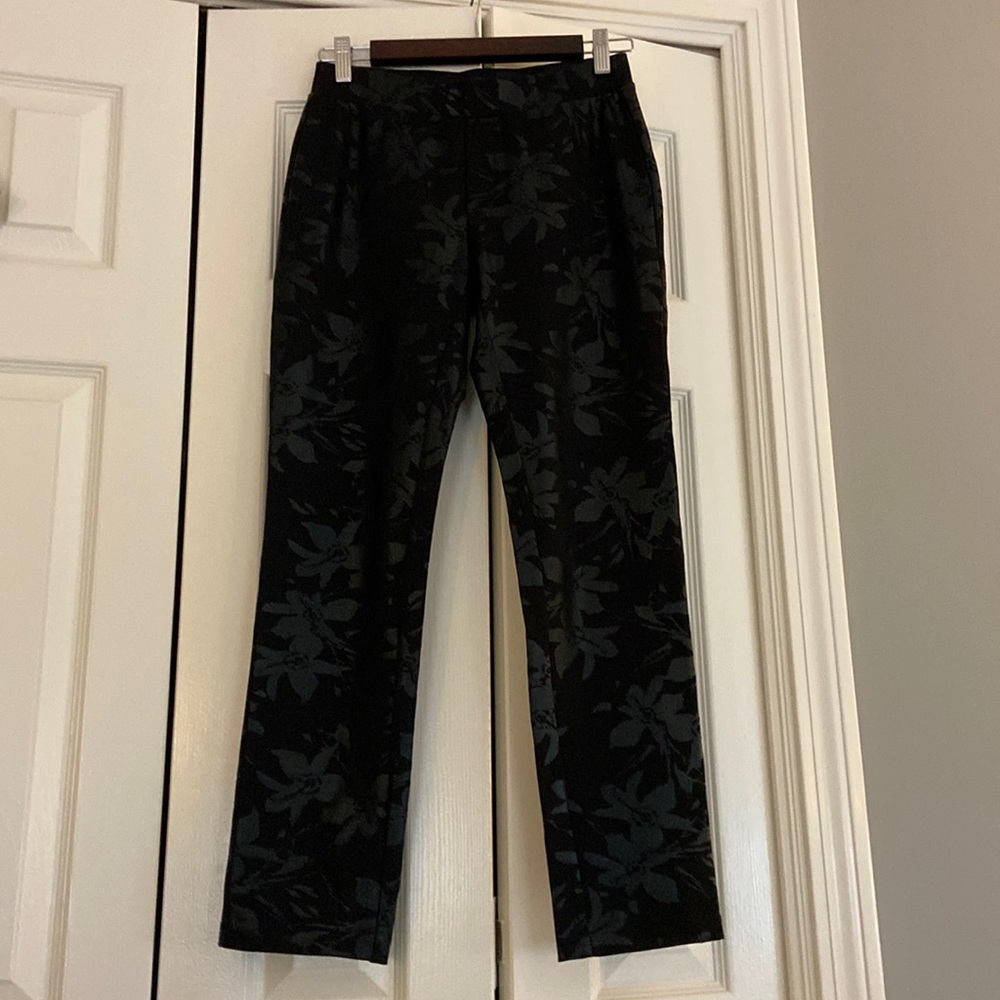 Black Floral Straight Leg Stretch Pants. Size XS